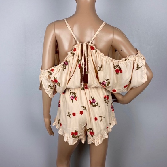 NEW LOVERS + FRIENDS REVOLVE FLORAL EMBROIDERED COLD-SHOULDER ROMPER - Picture 7 of 8